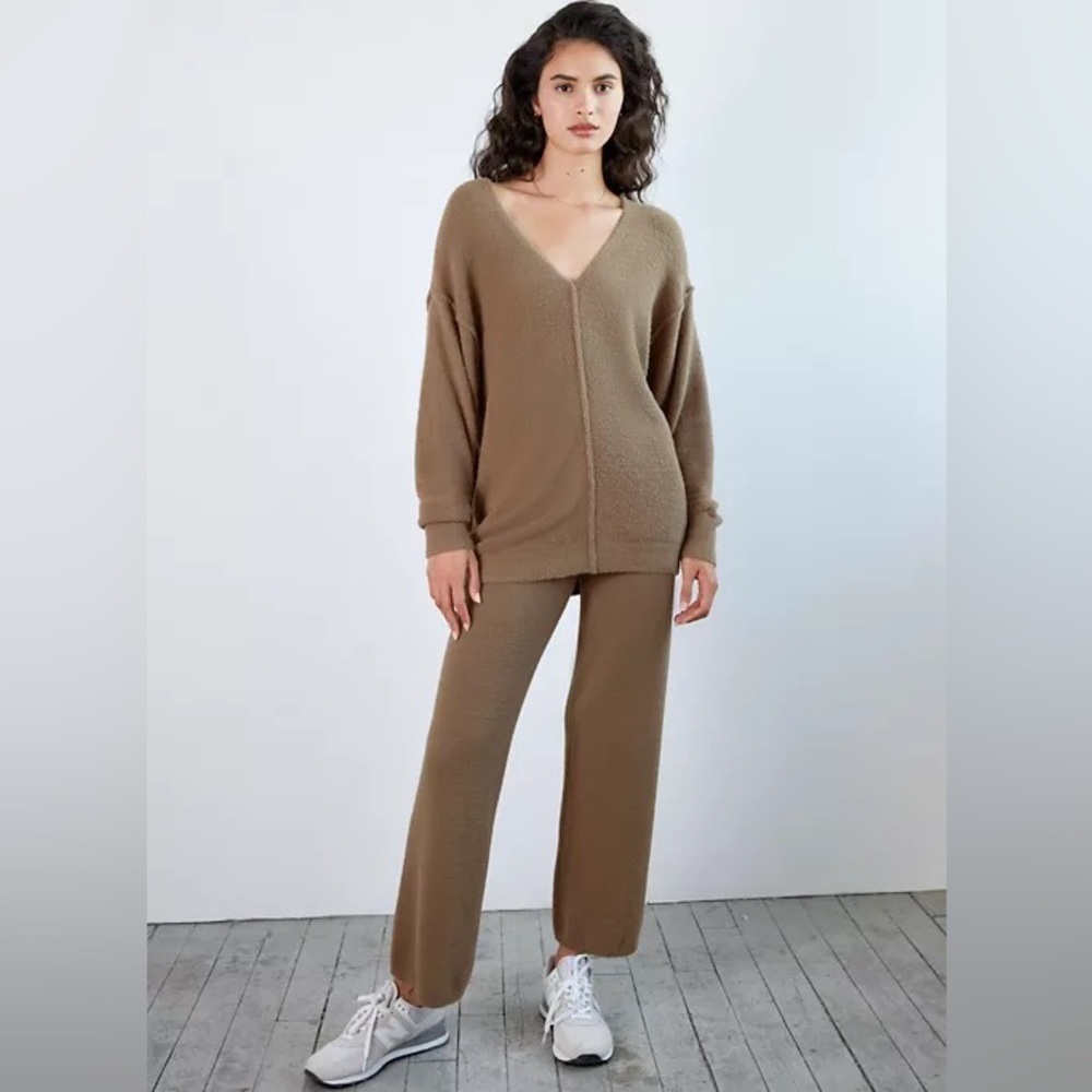 Aritzia Wilfred Free Hush Knit V-neck Sweater Small